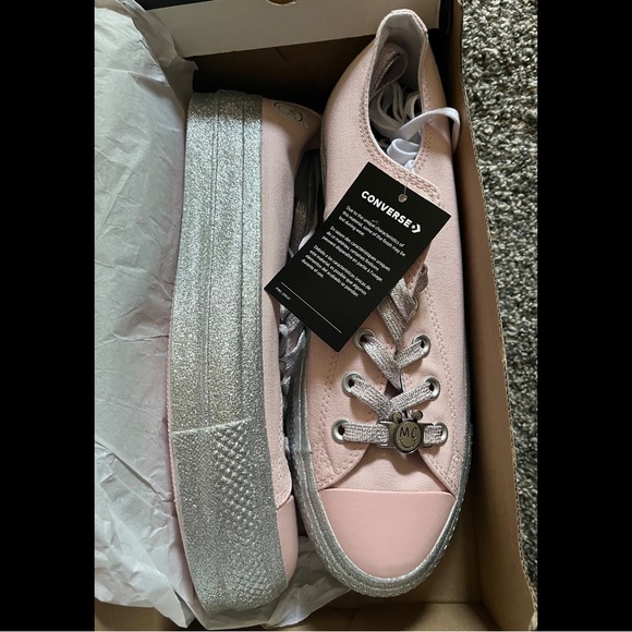 ✨ 3x HP ✨ BNIB ✨ LE ✨ Smiley Miley Cyrus Short/Classic Sneakers ✨ - Picture 9 of 15